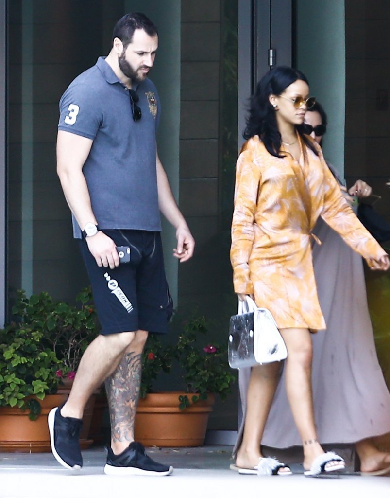 zesty_fashion's tweet photo. Splurge: Rihannas Miami Dries #VanNoten Printed Satin Coat https://t.co/IuXhOui73u #Fashion #Style https://t.co/uuAe7LdCJo