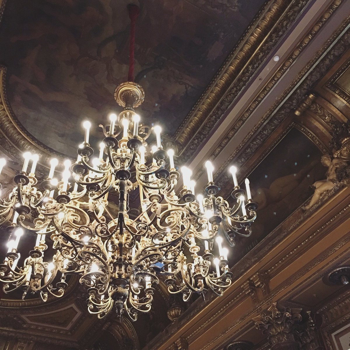 ElleQuebec's tweet photo. On découvre la nouvelle collection #HMConsciousExclusive dans une salle magnifique du @Westin! #ELLEmode #Paris https://t.co/ge6VusO9gA
