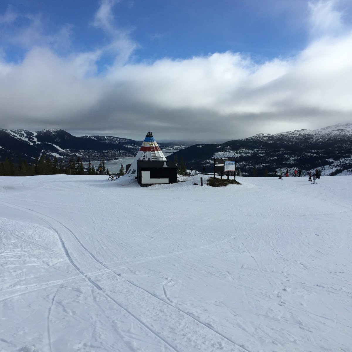 ChesterKnee's tweet photo. #aclstudygroup meeting progressing well, and so is the #skiing weather - much better, more #snow tomorrow. https://t.co/wrHEXpMrbr