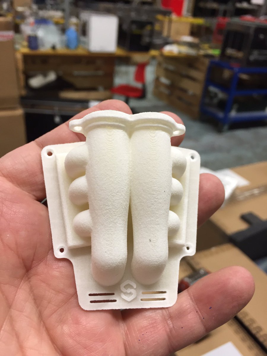 DaCryptoGe_vxbv's tweet photo. @Sharebot3D #sls snowwhite #3dprinter still print intresting #3dprinting ! With #tpu @Ad3_m https://t.co/4hdSTcwy85