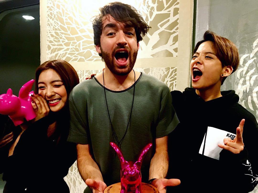 ambreuliu's tweet photo. So amazing sharing the stage with Oliver Heldens! Thank you! #sia #styleiconasia https://t.co/H1egQ89p4K