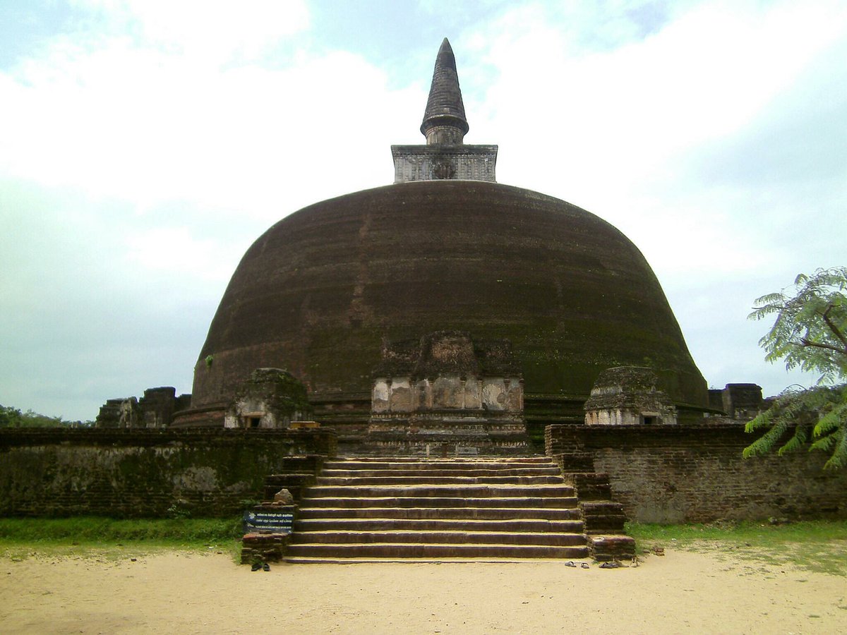 SLHolidayseu's tweet photo. Polonnaruwa #srilanka#Sandra &amp; babara !! https://t.co/LUsL9vewXa