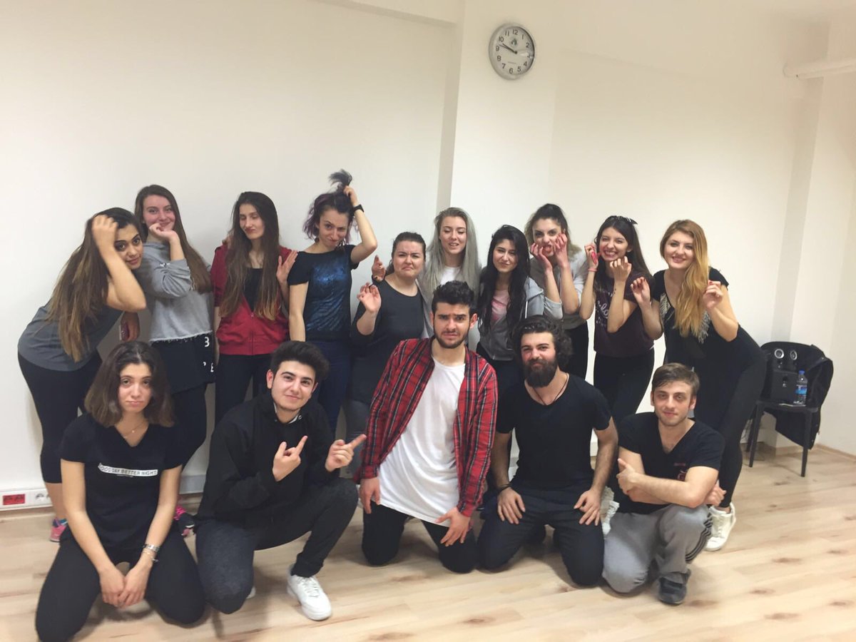 Hiphop derslerimiz başlamıştır 😎😄😂😂 degerli @CiSiLS hocamız ile beraber 😊😎