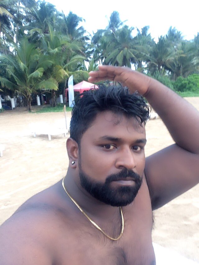 SLHolidayseu's tweet photo. #Sri Lanka
#Mirissa 
#Beach
Sooo fun with Jarkorb,Berni,Bigshow,cline shlampe 😏😏😏😏😏😏 https://t.co/g9n5MB4Moi