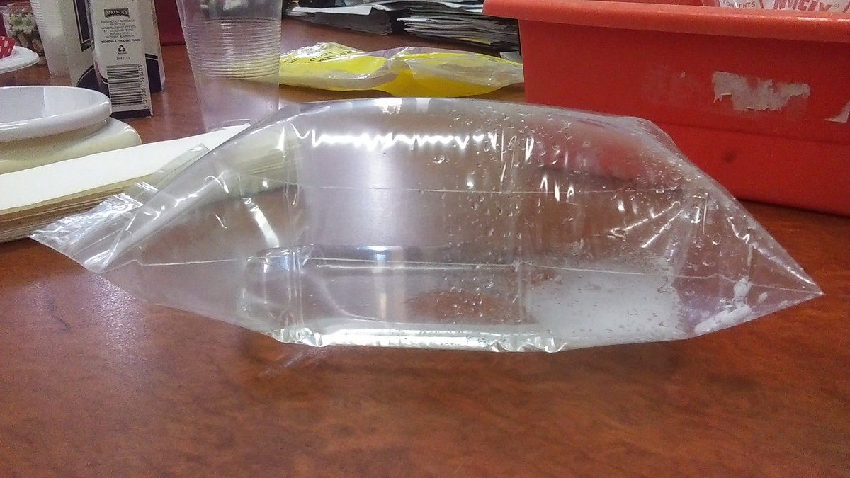 AlexFowler2013's tweet photo. Yay success 3g bicarb and 200ml vinegar #win #noexplosion #sesamme https://t.co/ImIE8wqs5W