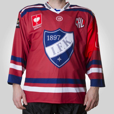 LHuuhka's tweet photo. Huuda CHL:n parhaiden pistemiesten Game Worn -pelipaita omaksesi ja tue SOS-lapsikyliä https://t.co/IPId8F0ZXl https://t.co/WvvopVQ7X6