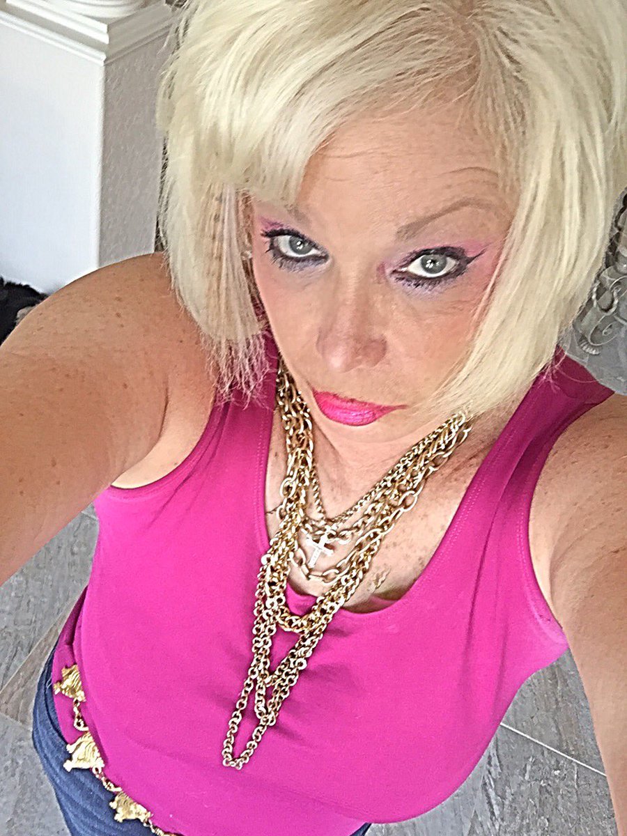 JoyceSwaim's tweet photo. In 1988 my daughter Amber at 5, truly believed I was JEM 🌟from JEM and the Holograms💕I was her hero then +25 yrs old https://t.co/FWPxIr545v