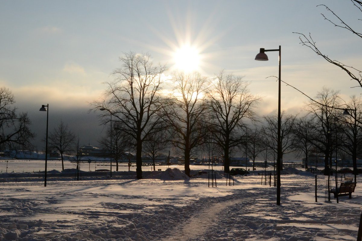 DHydro1's tweet photo. The sun start to shine all around Finland. What a wonderful day! Good morning!!!
https://t.co/IkdoHAXNPE https://t.co/a5kskjg3jw
