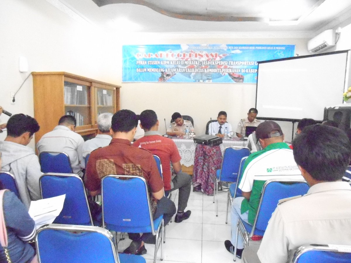Rakor SKIPM Merauke bersama Ekpedisi Laut &amp; Udara Kab. Merauke <a href="/susipudjiastuti/">Susi Pudjiastuti</a> <a href="/NarmokoPras/">Narmoko Prasmadji</a> @HumasBkipm <a href="/BeritaKKP/">KKP News</a>