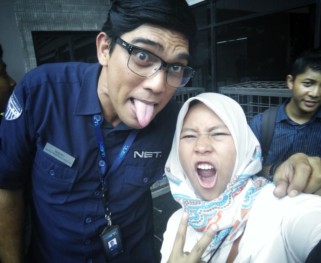 skullnong's tweet image. Nah.. Poto bareng mas dhewo :p yang galak nan tegas tp bisa diajak selpihh @netmediatama @TheEast_NET  #MDPIV_NET