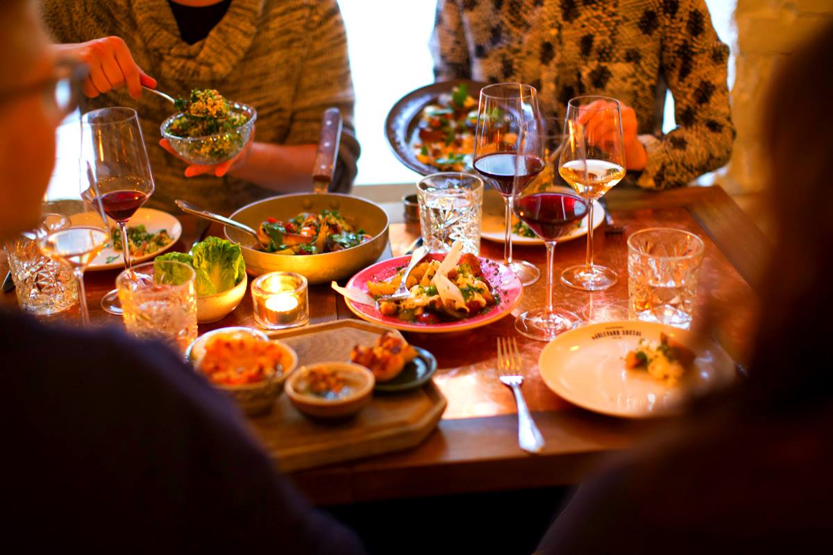 bw_restaurants's tweet photo. Muistatko, kun lapsuusaikoina äiti kutsui perheen pöydän ääreen syömään? #boulevardsocial #pääsiäinen https://t.co/8wBDCeBMaD