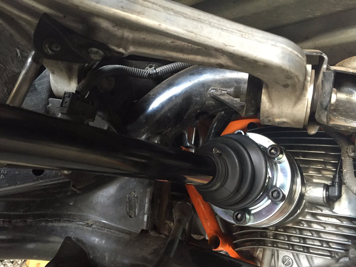 bbgrpracing's tweet image. Gearbox brace made by BB Motorsport, Orange is our trade mark, new 2000 HP drive shafts fitted to match HP