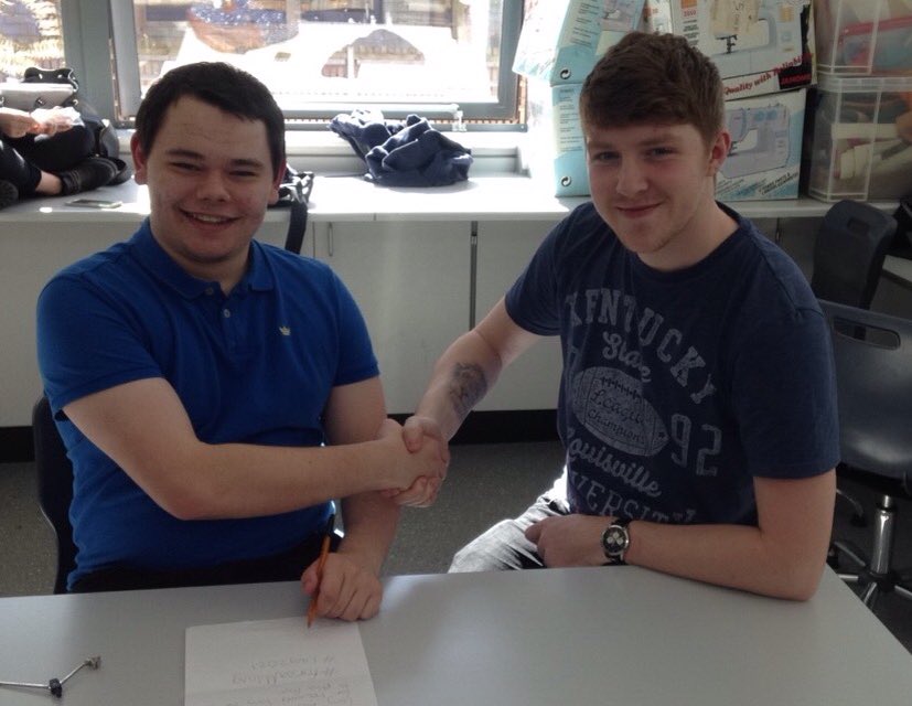 ACMilang5s's tweet photo. DONE DEAL! Charley Lang puts pen to paper for a contract extension keeping him at the club till 2021 #ForzaMilang https://t.co/3fgYGmwN7U