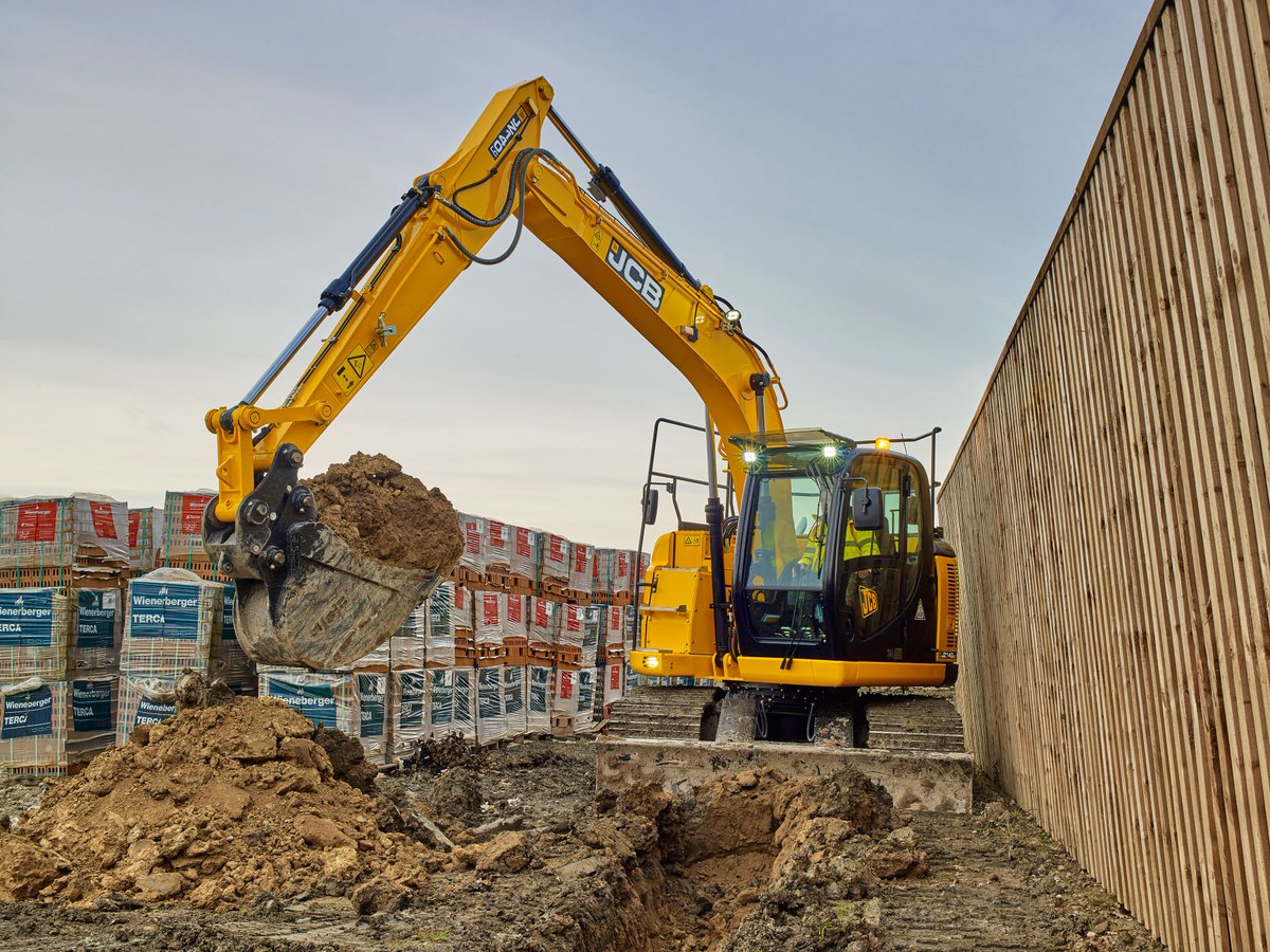 JCBmachines's tweet photo. NEW: JZ140 zero tailswing excavator. Improved hydraulics, a larger cab and JCB engine offer significant upgrades. https://t.co/TraP66IlQD