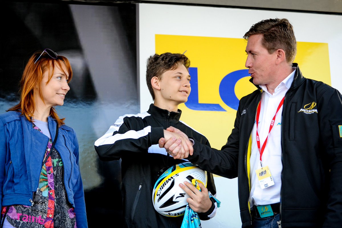 XDSAstanaTeam's tweet photo. #ParisNice2016 #bestmoments Team Manager, Dmitriy Fofonov remembers Andrey Kivilev with son Leonard and wife Natalia https://t.co/MED2VRcKN1