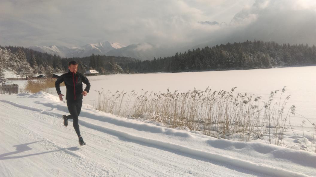 Taddy89's tweet photo. Easy 10km in the Alps this morning. After a tough 26km session yesterday. #inov8 #Training https://t.co/Xm3CTcQ4vX