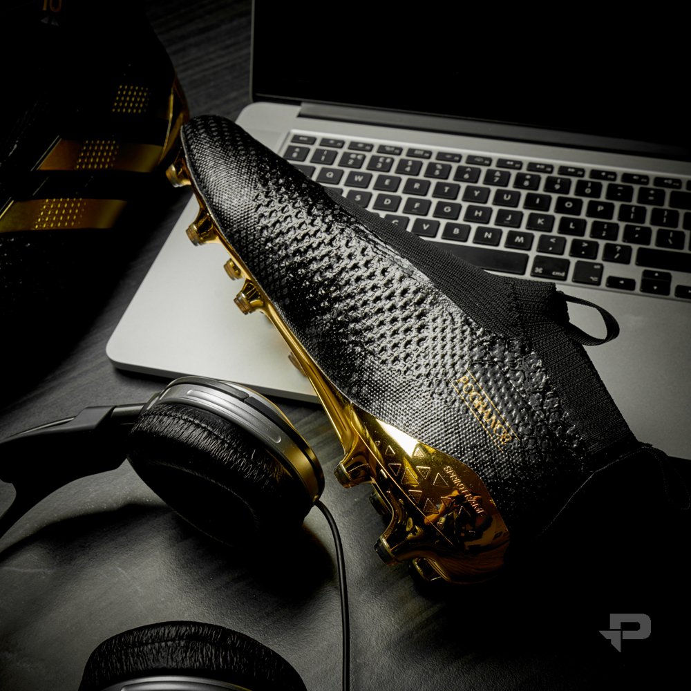 ProD_Soccer's tweet photo. Quite an entrance.
adidas welcome @paulpogba to the family with his first ever signature boot. #ACE16 https://t.co/iAwgYPCOzP