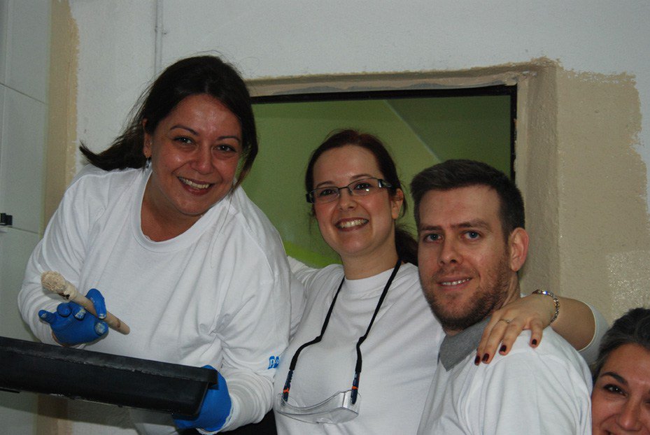 ASAVRubi's tweet image. Trabajadores de PPG y voluntarios de ASAV pintan la sede social de la entidad asavrubi.org/trabajadores-d…