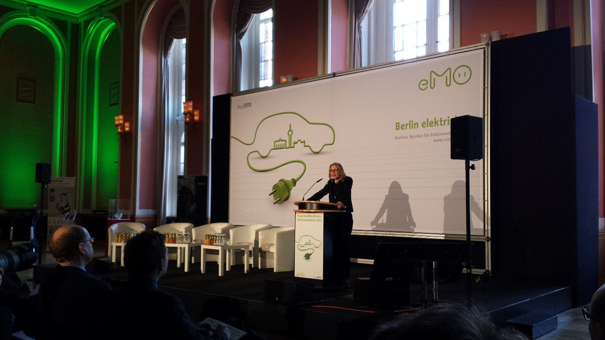 INFRADialogDE's tweet photo. @eMObilityBerlin
Jetzt geht es los #HSK2016 mit Senatorin Yzer. https://t.co/3n0K23YIFo