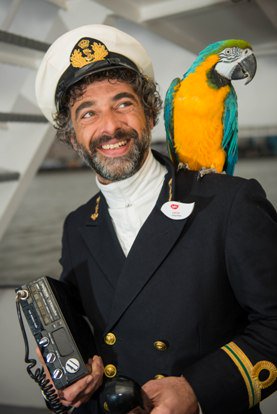 Zeezeiler Florian Dirkse is de nieuwe kapitein #iglo, met bruine baard.Bekijk ook de video.bit.ly/1QWVRID
