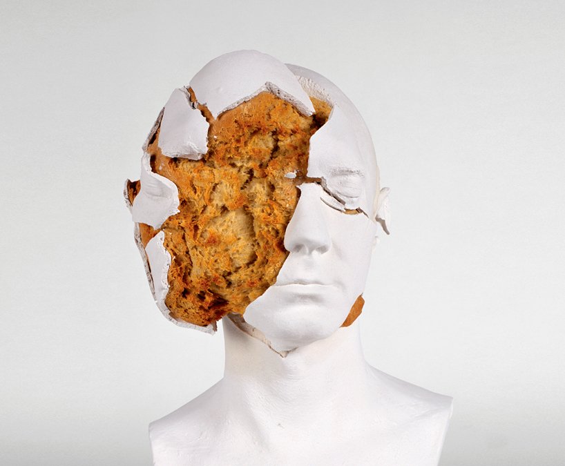 tim silver bakes bread in busts for #sculptural oneirophrenia series <a href="/sullivanstrumpf/">Sullivan+Strumpf</a> designboom.com/art/tim-silver…