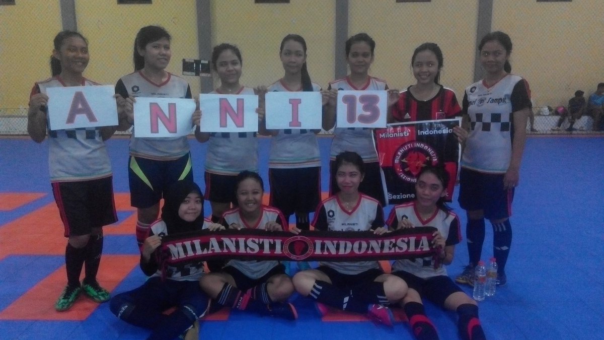 dari kami untuk <a href="/MilanistiOrId/">Milanisti Indonesia</a> , smoga langgeng, harmonis, tambah solid #Ins13me cc <a href="/MISezSampit/">Milanisti Sampit 064</a> <a href="/AngelsMI_/">Milanisti Angels</a>