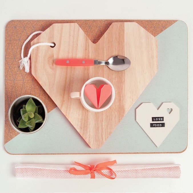 emohdesign's tweet photo. Serve your #love with a heart-shaped #cuttingboard
#homedecor #kitchenware https://t.co/Eljz4L8cUK