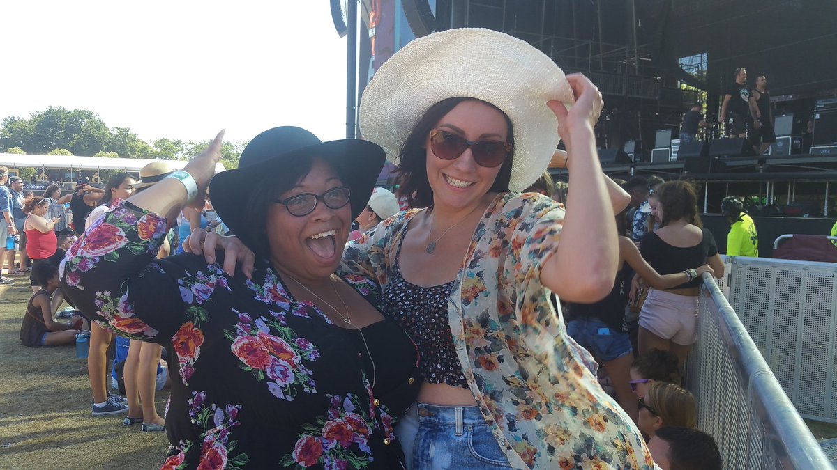 cieraloves90's tweet photo. Right before we got evacuated... #TØP#Lolla2015#MyFirstLolla#25daysoflolla @lollapalooza https://t.co/Fk8mP0pQPy