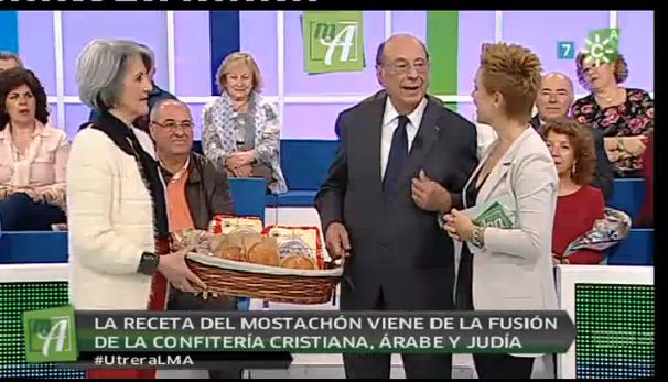 ALGomez_1's tweet photo. Diego es la cuarta generación fabricando mostachones #UtreraLMA con @AnaRMarti @RTVA https://t.co/vd7yWRBden