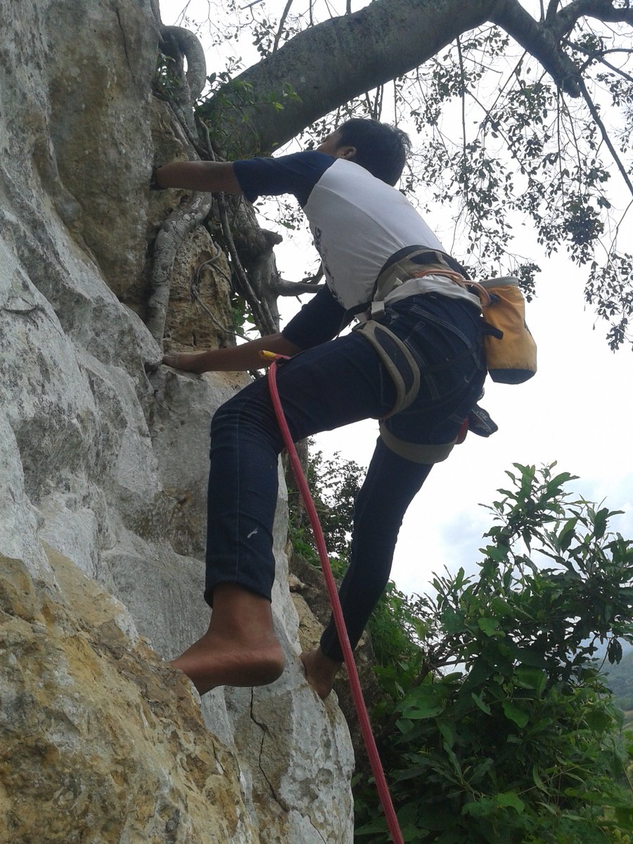 FPTI BLORA : TAKLUKAN PUNCAK PENCU DENGAN ROCK CLIMBING goo.gl/1E86dz @HumasBlora <a href="/VisitJATENG/">Visit JATENG</a> <a href="/visitblora/">DPPKKI BLORA</a>