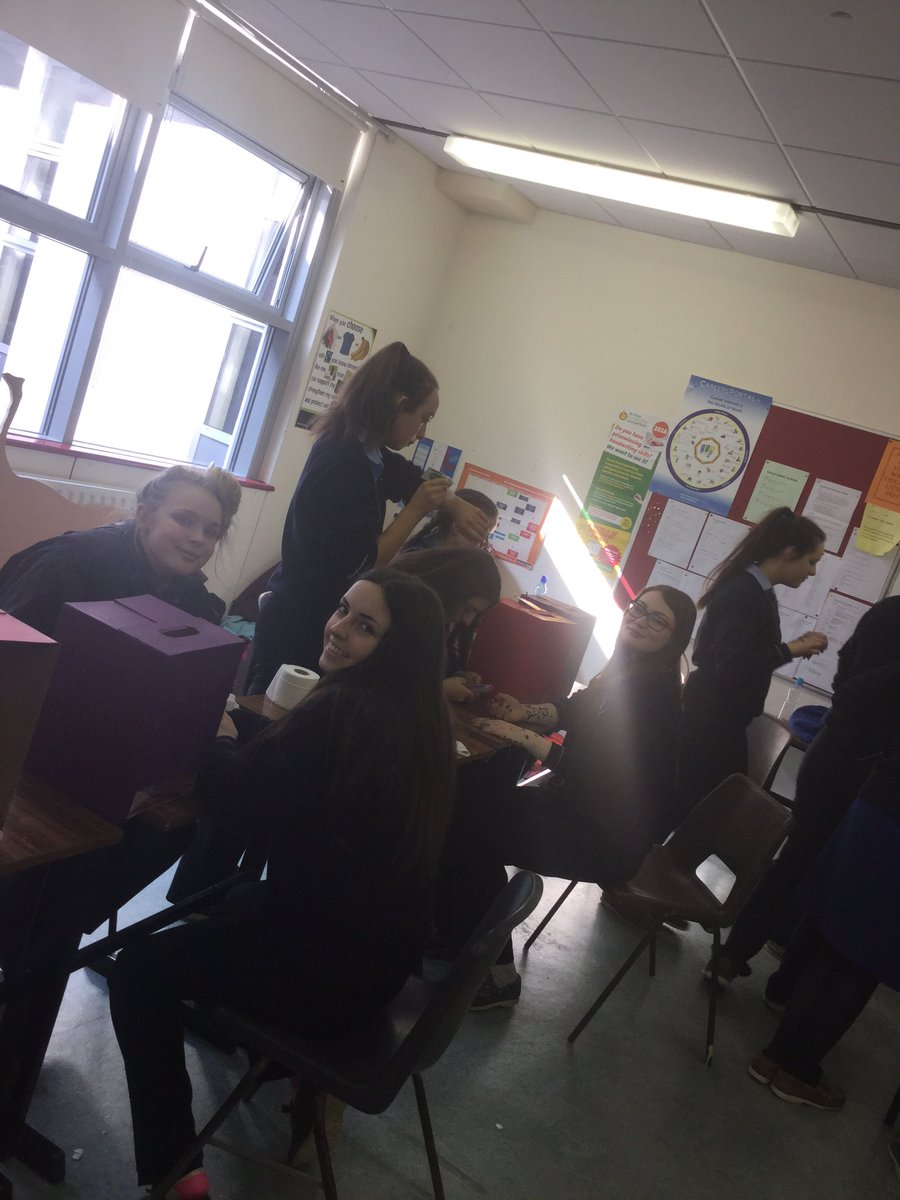 colaistetattoo's tweet photo. Day 2 of our henna campaign! #YSI #thinkb4uink @YSINow https://t.co/UU6tSfGjYH