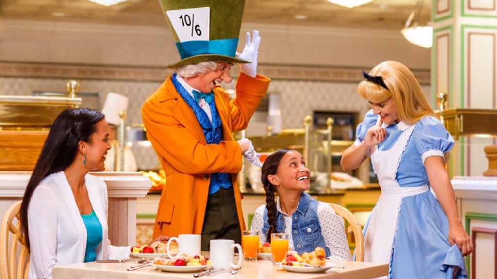 wdwpro_'s tweet photo. Check Out Our Review Of The 1900 Park Fare Restaurant https://t.co/NZf2RT5UGM #WaltDisneyWorld #disney https://t.co/TtAcNXRGBt