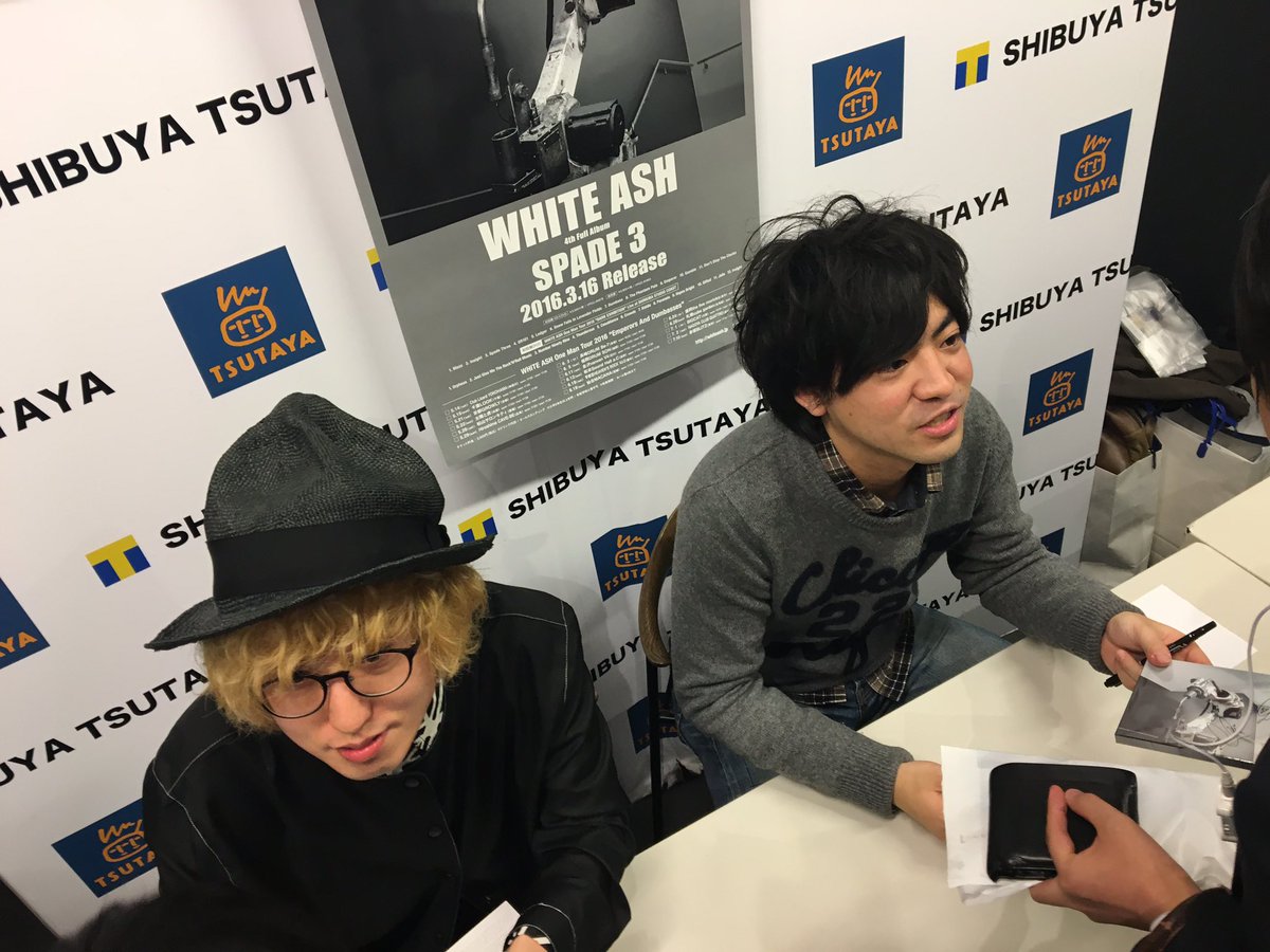 WHITE_ASH_band's tweet image. 渋谷ジャケットサイン終了！
マリカーもたくさんの方に見ていただきありがとうございました！

明日は大阪でイベントあります！
ぜひお楽しみに♫

#SPADE3