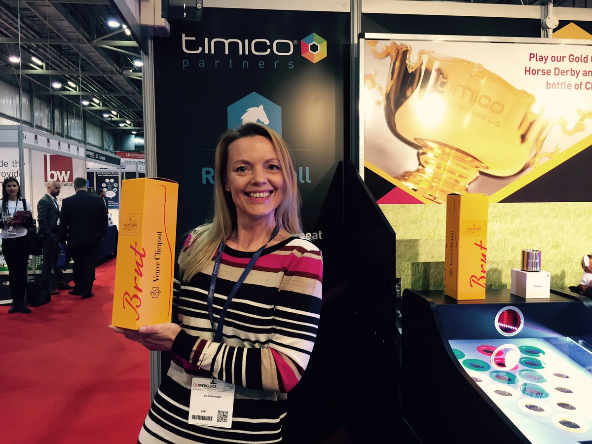 PartnerEye_TPS's tweet image. Our 11 o clock winner! One very happy lady :)