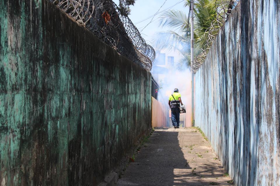 JCBetania's tweet image. Junta Comunal de Betania, realiza fumigación en el área de las 100, 200 en la Entrada de Betania