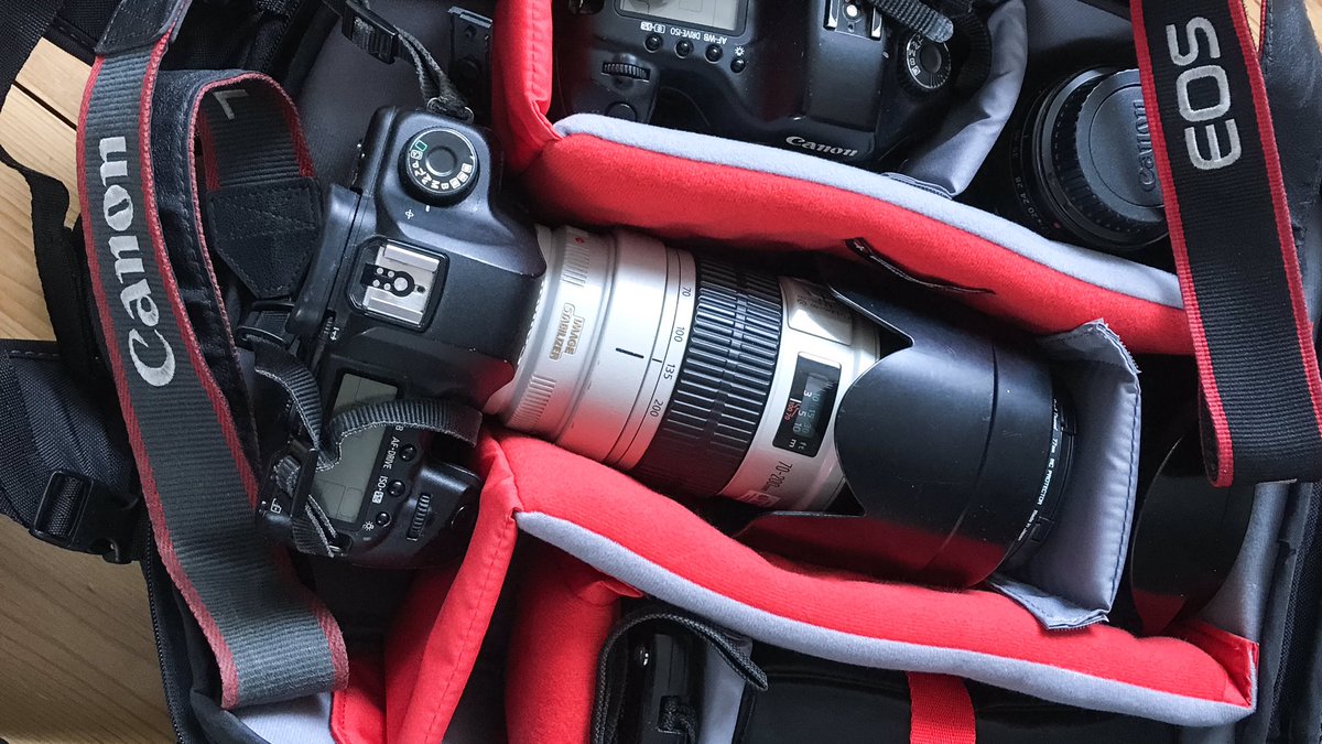snapper500's tweet photo. @manfrotto_tweet bag packed ready for the former emir of Qatar #canon #photographers #henley https://t.co/YjwHTVUnXr