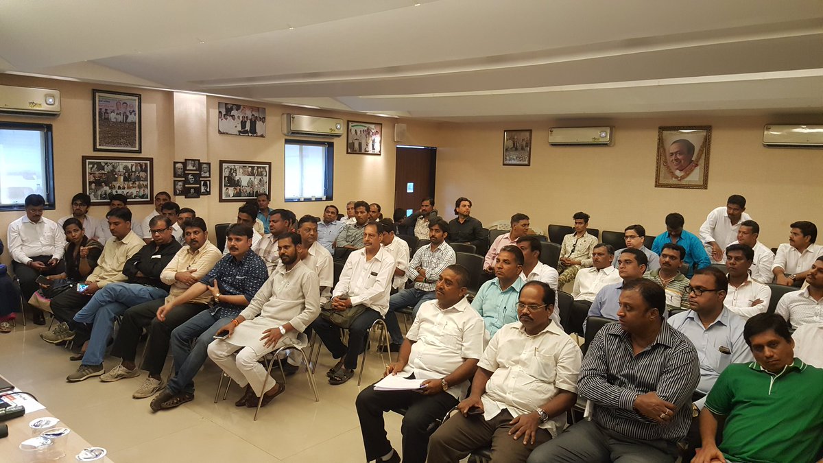 JigneshSagar79's tweet photo. Social media meeting @Mumbai_Congress addressed by @sanjaynirupam 2 energize workers on Social Media Activities. https://t.co/jQniburGys