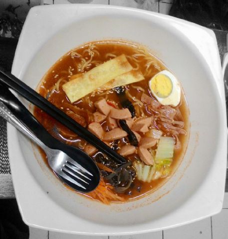 Ni kazoku ramen jumbo.. Cocol bgt bwt km yg lg kelaperan, dijamin nikmat dech.. 👍😋🍜