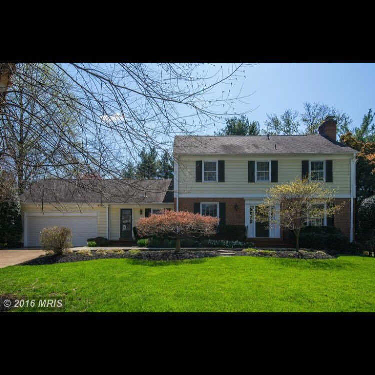 mocweaver's tweet photo. Under contract #riverfalls #potomac #maureenweaverhomes https://t.co/oTtCFbgYCz