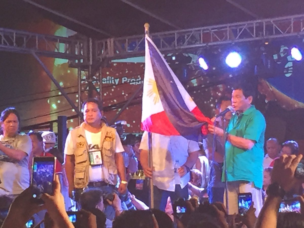 PaoloAnota's tweet photo. Duterte: Roxas, Binay, &amp; et al., respect the PH Const. or else we will forget that we have a Republic. | @News5E https://t.co/fwOEYeUX1l