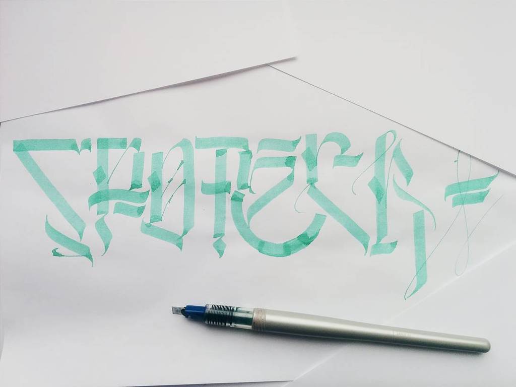Druthersco's tweet image. By andysdummy ГРОТЕСК/GROTESQUE
.
.
.
Inspired by @pokraslampas 
#calligraphy #calligraffiti #pilotparallel #letter…