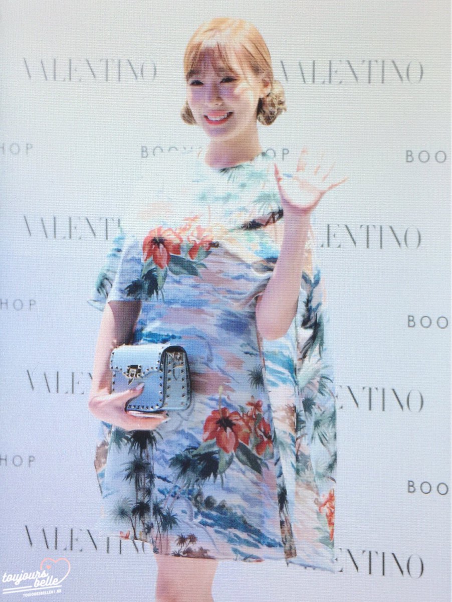 [PIC][16-03-2016]Tiffany tham dự sự kiện ra mắt BST mới - ''Hawaiian Couture Capsule'' của thương hiệu Valentino  Cdqy7ZLUAAA6m2k