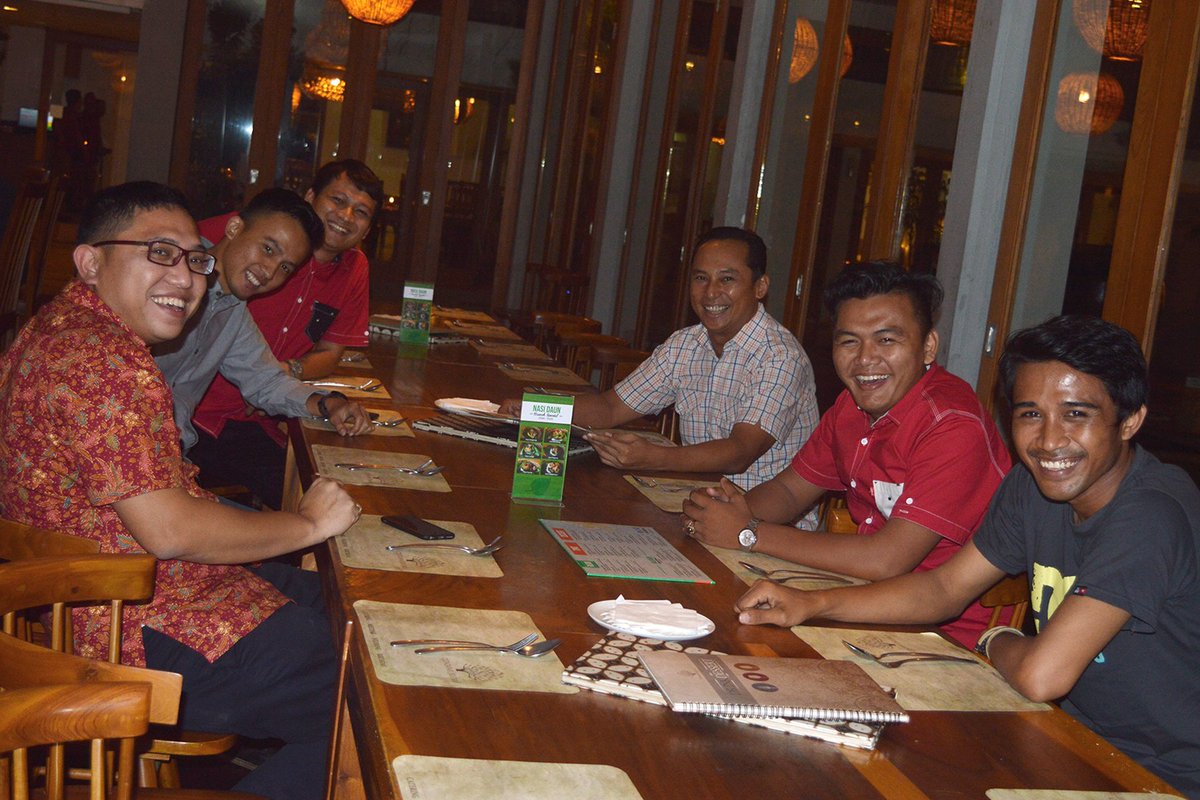 DPC_tmpsubang's tweet photo. Diskusi dgn Ketua DPD TMP Jawa Barat @nicoshn persiapan @tmpyouthfest_ yg  diselenggarakan 24/04/2016 #aksinyataTMP https://t.co/xV3BelUChw