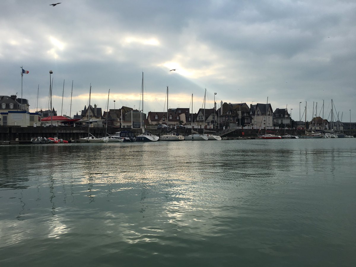 kevinastonfr's tweet photo. #deauville #balade #mer petite journée sympa https://t.co/RQPlJRpPlC