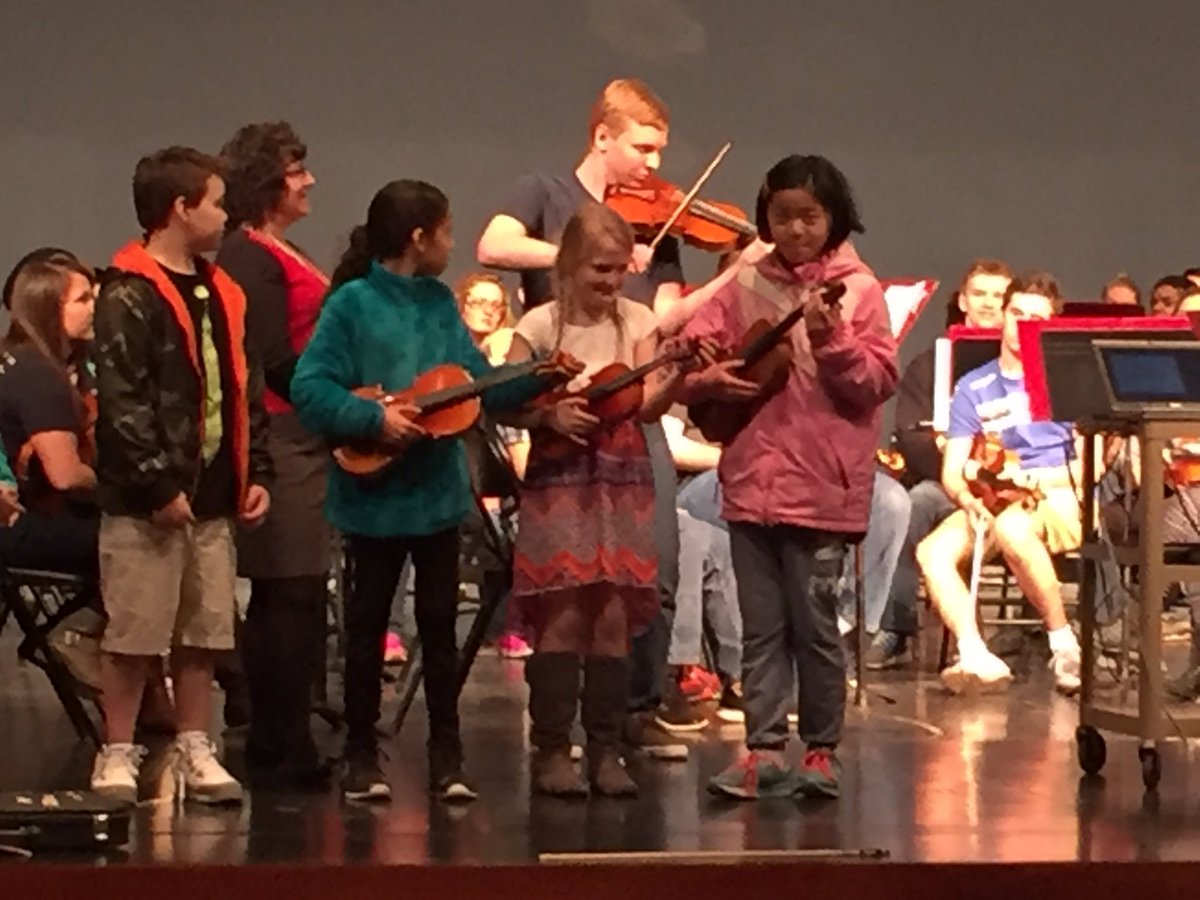 CrimGrade4BGCS's tweet photo. 4th graders headed to the PAC for an orchestra preview! π»#stringsandbows #BobcatProud #togetherwecan https://t.co/6pSXjQb0ls