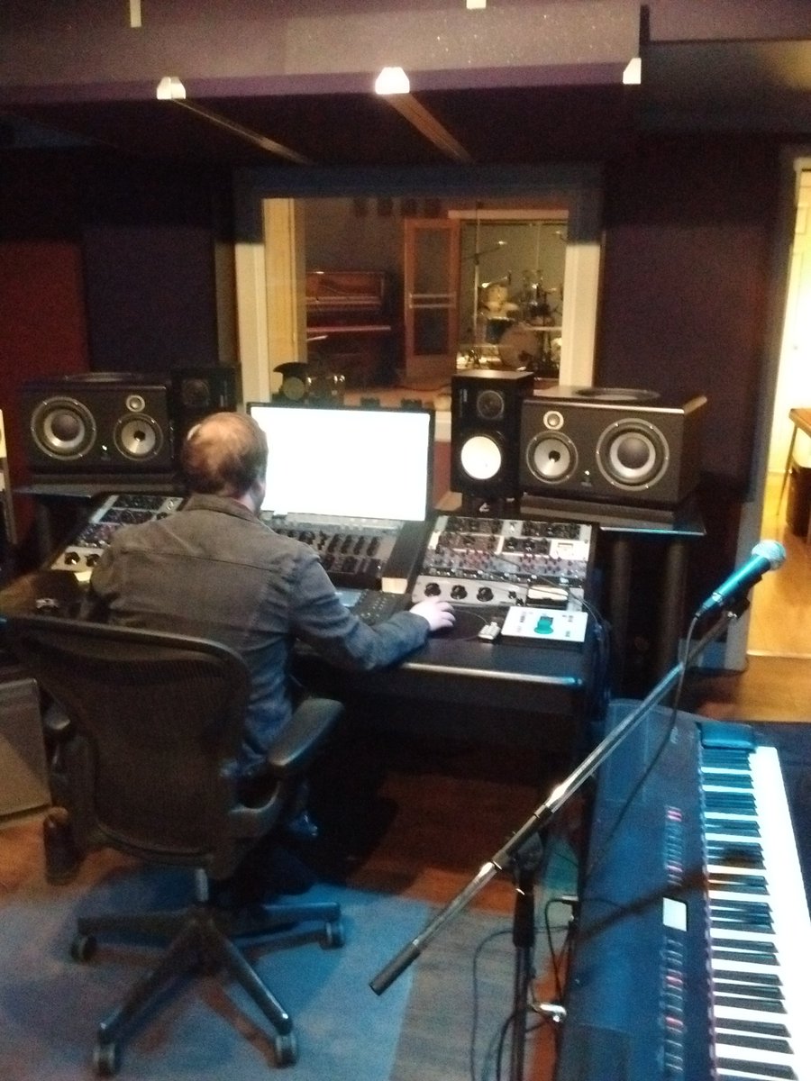 TylerRaeMusic's tweet photo. Love the studio<33 https://t.co/WaZJsVtARa