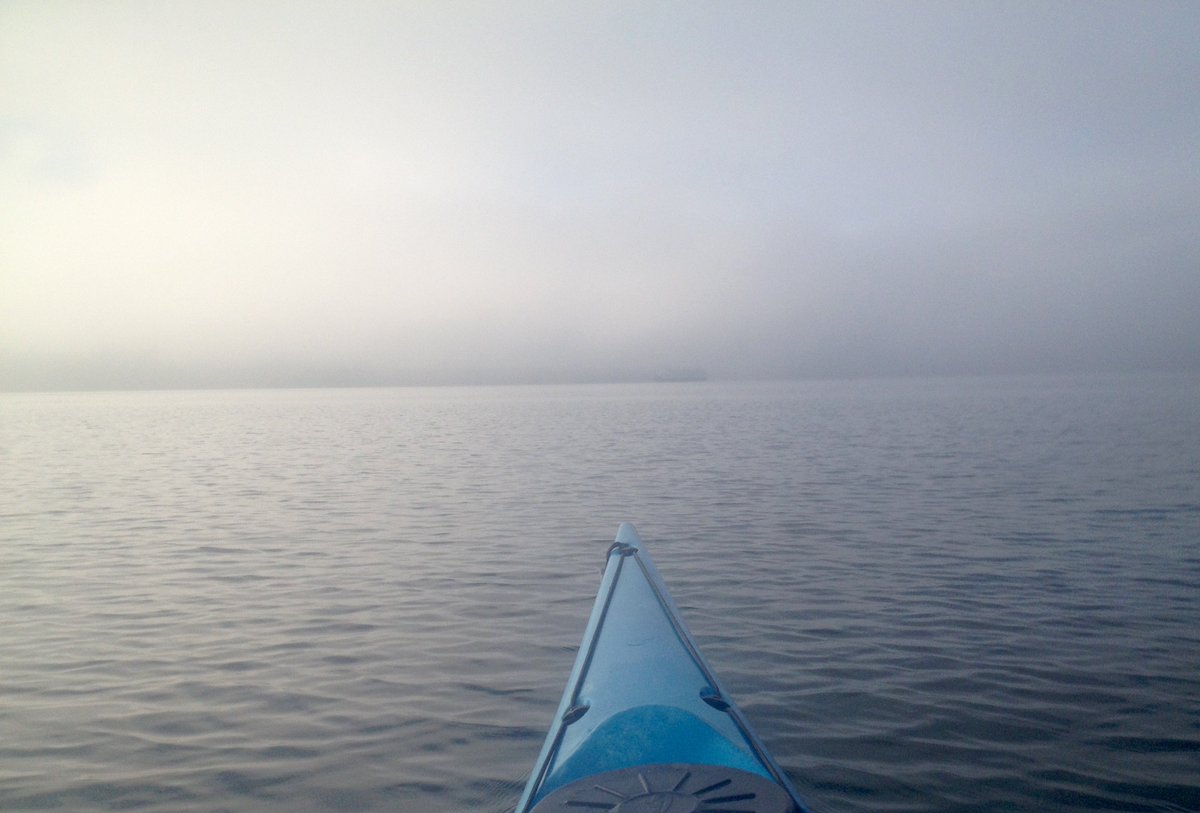 tristanbaurick's tweet photo. Foggy start to the #kayakcommute season. Can you spot the ferry? #BainbridgeIsland to #Bremerton. https://t.co/rripPSTaDS