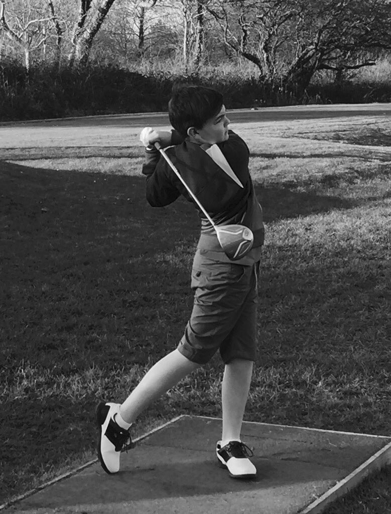 oliverduckett's tweet photo. Great session @trefloyne #junior1stteam member finnan this evening in the Pembs ☀️☀️☀️ #make2016yours ⛳️🏌#skills https://t.co/aIxKm6HLn2