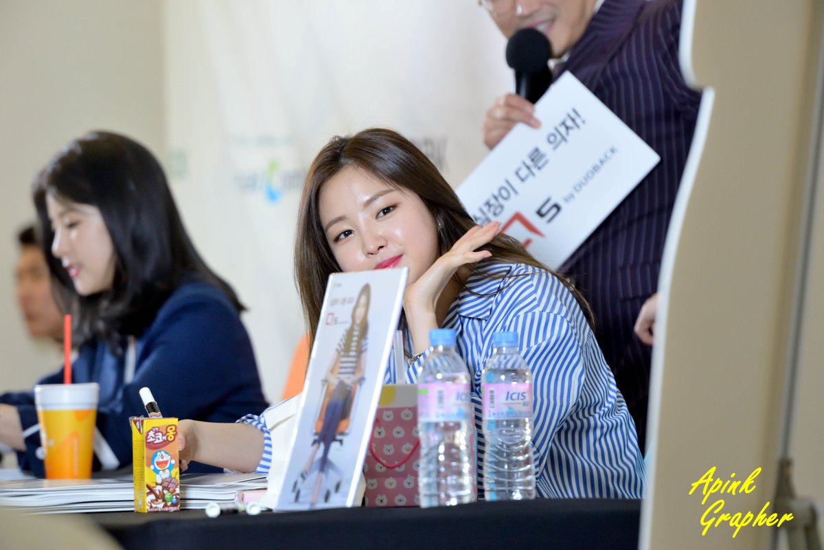 Apink_Grapher's tweet photo. 160305 DUOBACK 팬싸인회 at 잠실
나은(@Apinksne ) 3
#apink #에이핑크 #naeun #나은 #DUOBACK https://t.co/mdvd7uh4KA
