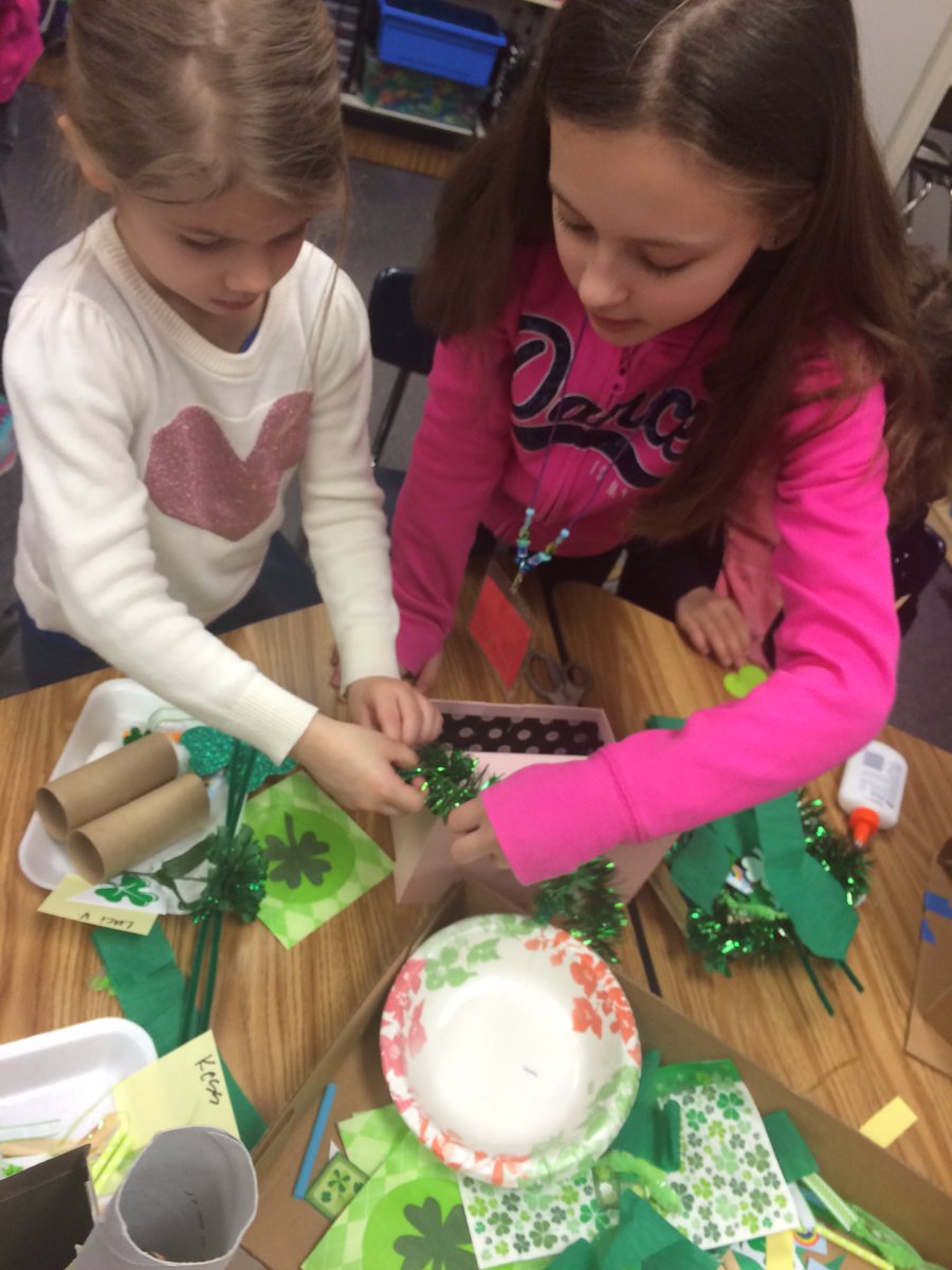 MTCLR_4thGrade's tweet photo. Building leprechaun traps with kinder buddies #Stpatricksday https://t.co/HMbFW2jOCM